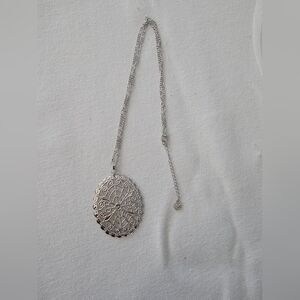 Elegant Silver Pendant Necklace